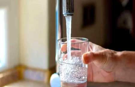کیفیت آب شرب: چرا اهمیت دارد و چگونه آن را تضمین کنیم؟